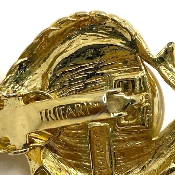 Trifari TM Clip Ons Earrings Faux Pearls 80s 90s - Picture 5 of 11